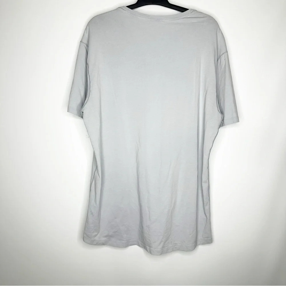 Lululemon Fundamental V Neck T/Shirt Size Large - Picture 2 of 2